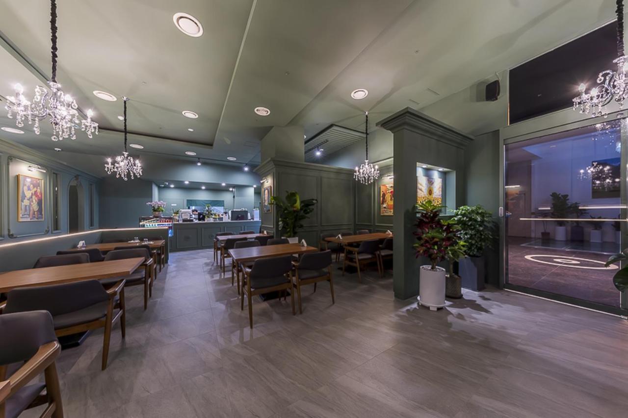 Hotel Tirol Seoul Bagian luar foto