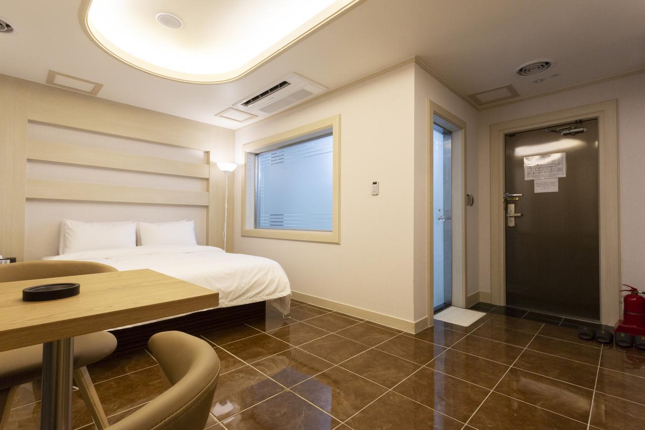 Hotel Tirol Seoul Bagian luar foto