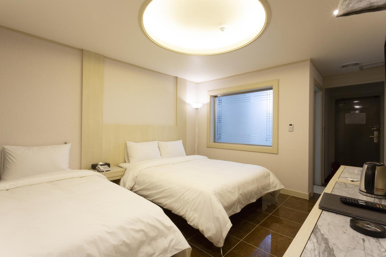 Hotel Tirol Seoul Bagian luar foto