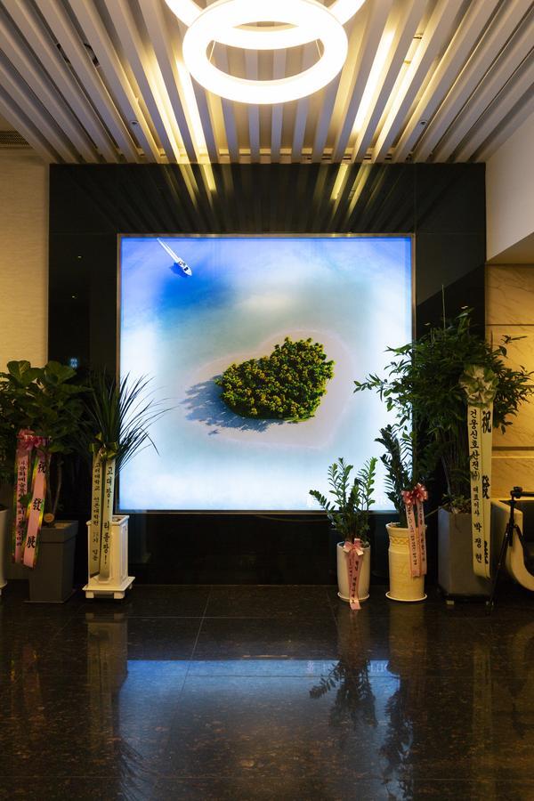 Hotel Tirol Seoul Bagian luar foto